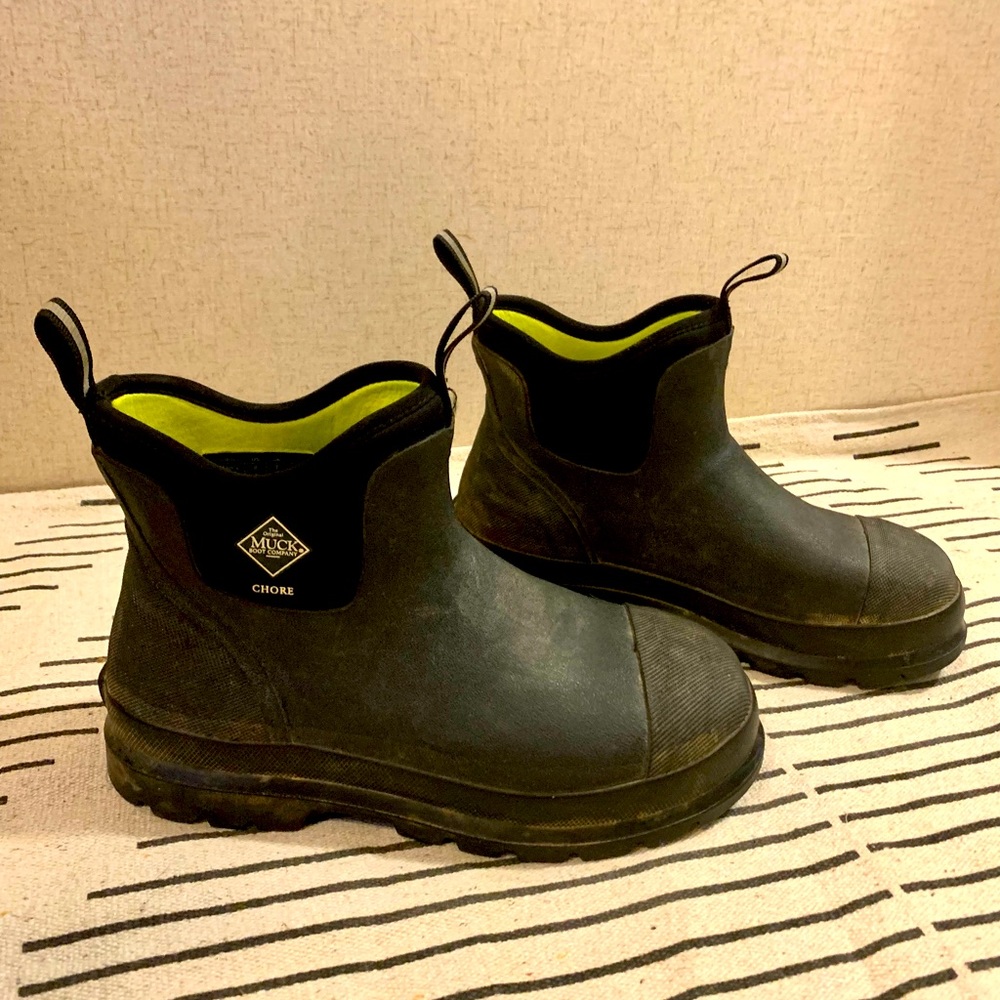 Muck Chore Chelsea Pull on Waterproof Boots Women’s size 9 men’s size 8
